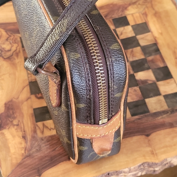 LOUIS VUITTON Pochette Marly Monogram Canvas Crossbody Bag..Authentic!! - Picture 3 of 14